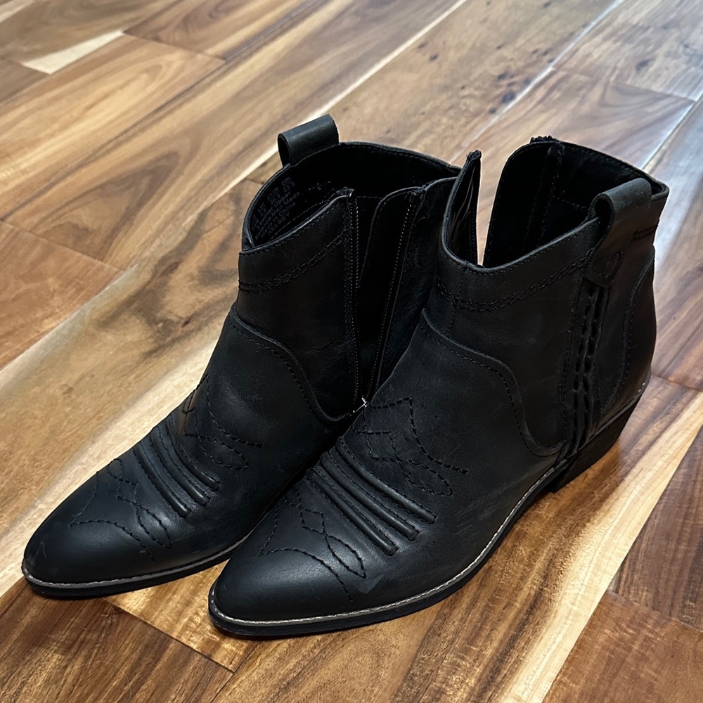 Zodiac Kelsey black leather western booties 6.5